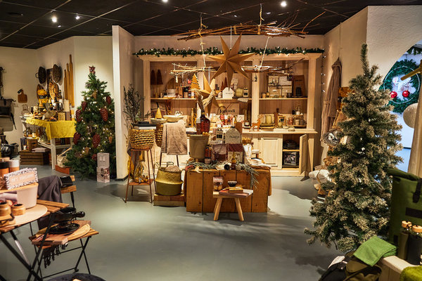 Kerstpakketten showroom relatiegeschenken en eindejaarspakketten kerstshowroom